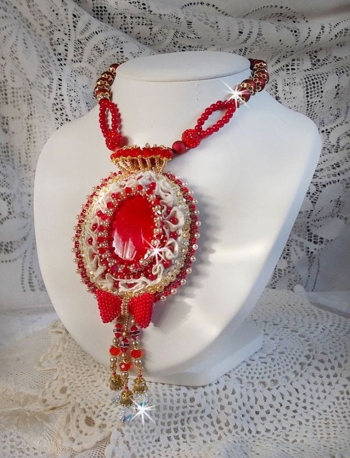 Nous Deux Haute-Couture barok hanger geborduurd met halfedelstenen parels en Swarovski kristal 