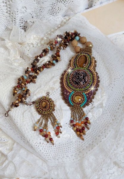 Fauve hanger ketting geborduurd met verschillende tijger ogen, Haute-Couture stijl