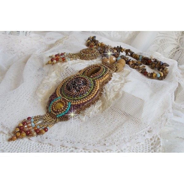 Fauve hanger ketting geborduurd met verschillende tijger ogen, Haute-Couture stijl