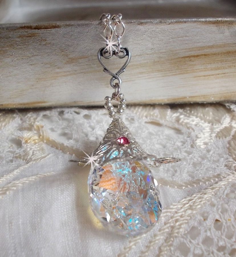 Zilveren bloemenketting met een prachtige Swarovski kristallen hanger, een zilveren hartvormig inzetstuk met ketting, ringetjes, sluiting en verlengketting in Zilver 925/1000