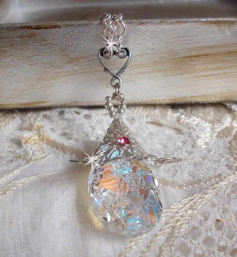 Zilveren bloemenketting met een prachtige Swarovski kristallen hanger, een zilveren hartvormig inzetstuk met ketting, ringetjes, sluiting en verlengketting in Zilver 925/1000