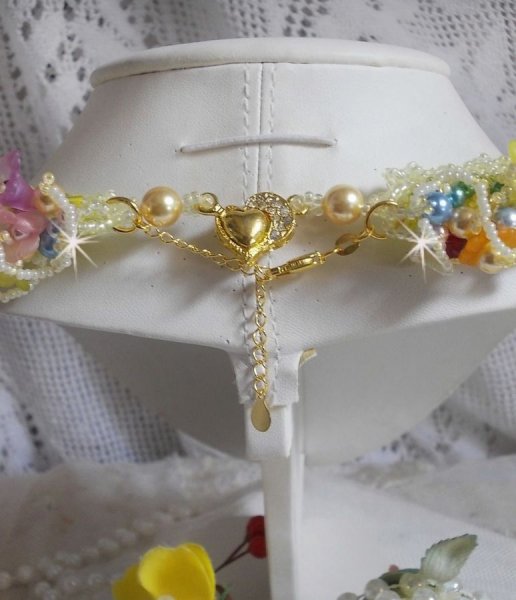 Tuinbloemen ketting met Frosted bloemen, rotspartijen, gele buizen, Lucite bloemen en rotspartijen