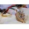 Haute-Couture Sunflower Gold hanger geborduurd met 24 karaats vergulde rocailles, een Madagaskar opaal en Swarovski kristallen.