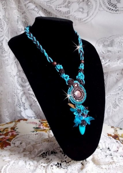 Haute-Couture Turquoise halsketting geborduurd met Swarovski-kristallen en halfedelstenen