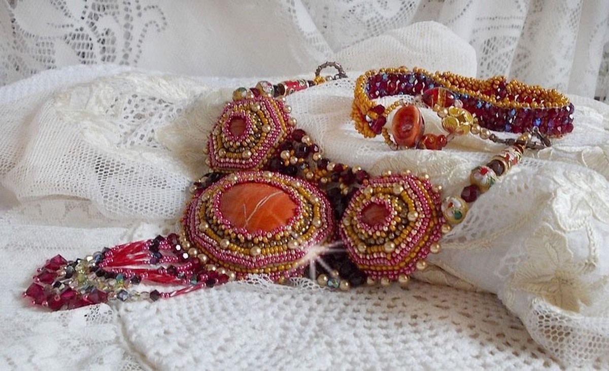 Rode Jaspis Ketting met halfedelstenen Rode Jaspis met Swarovski kristallen, cloisonne kralen, Muranos en rocailles