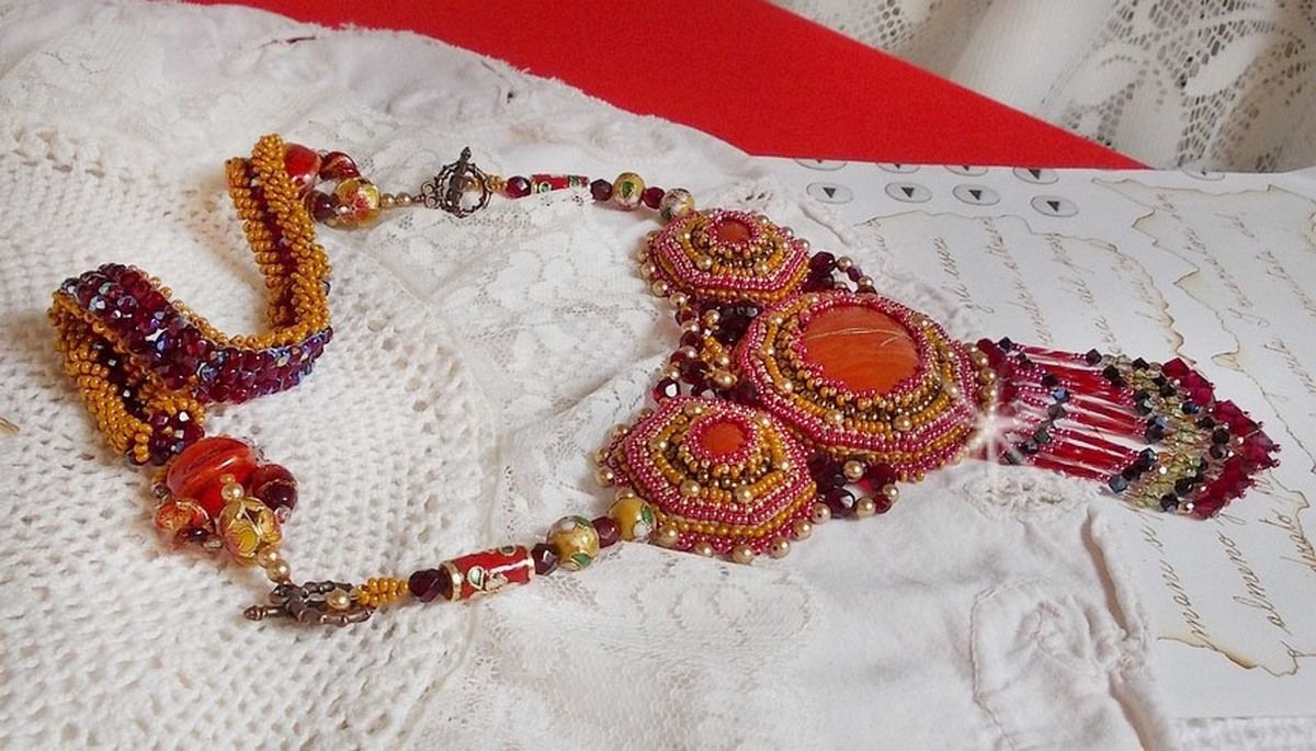 Rode Jaspis Ketting met halfedelstenen Rode Jaspis met Swarovski kristallen, cloisonne kralen, Muranos en rocailles