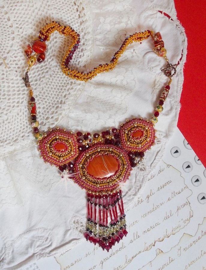 Rode Jaspis Ketting met halfedelstenen Rode Jaspis met Swarovski kristallen, cloisonne kralen, Muranos en rocailles