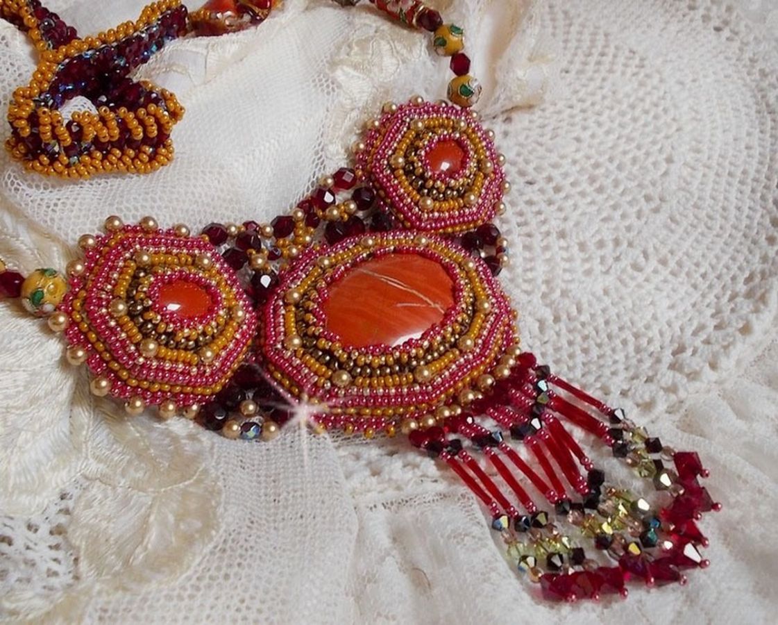 Rode Jaspis Ketting met halfedelstenen Rode Jaspis met Swarovski kristallen, cloisonne kralen, Muranos en rocailles