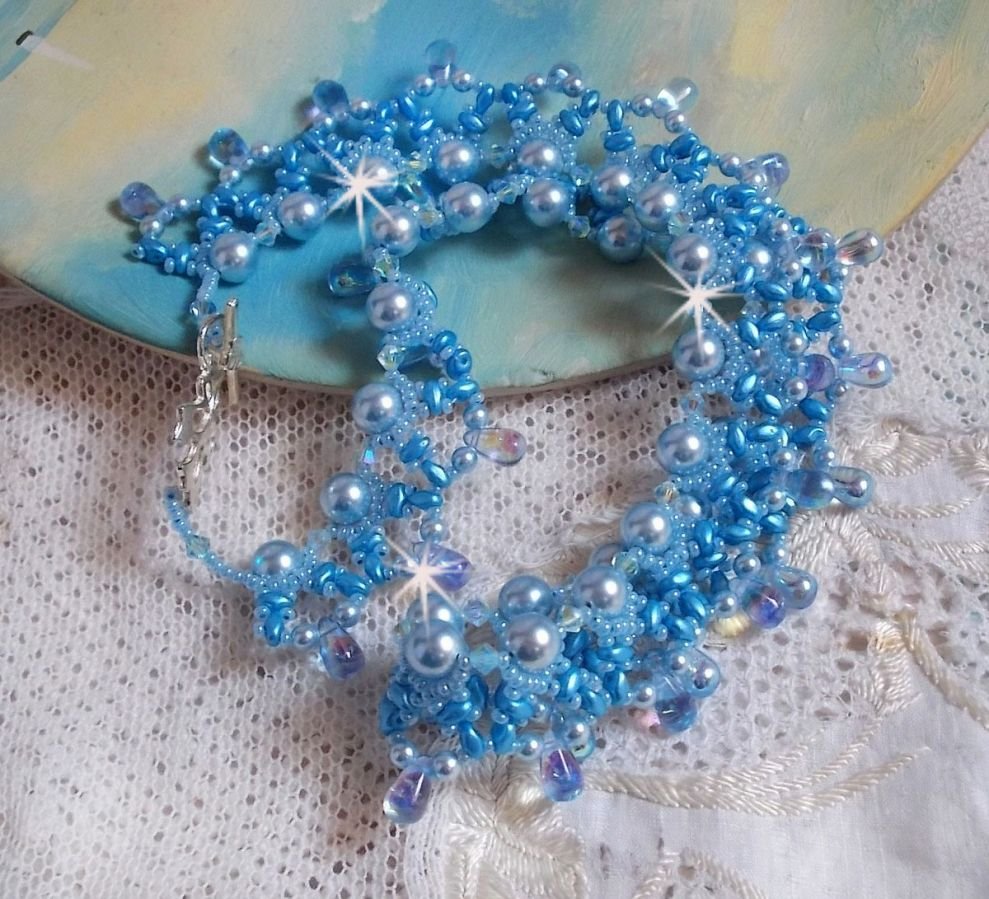 Lichte Azur ketting met Swarovski kristallen parels en glazen druppels