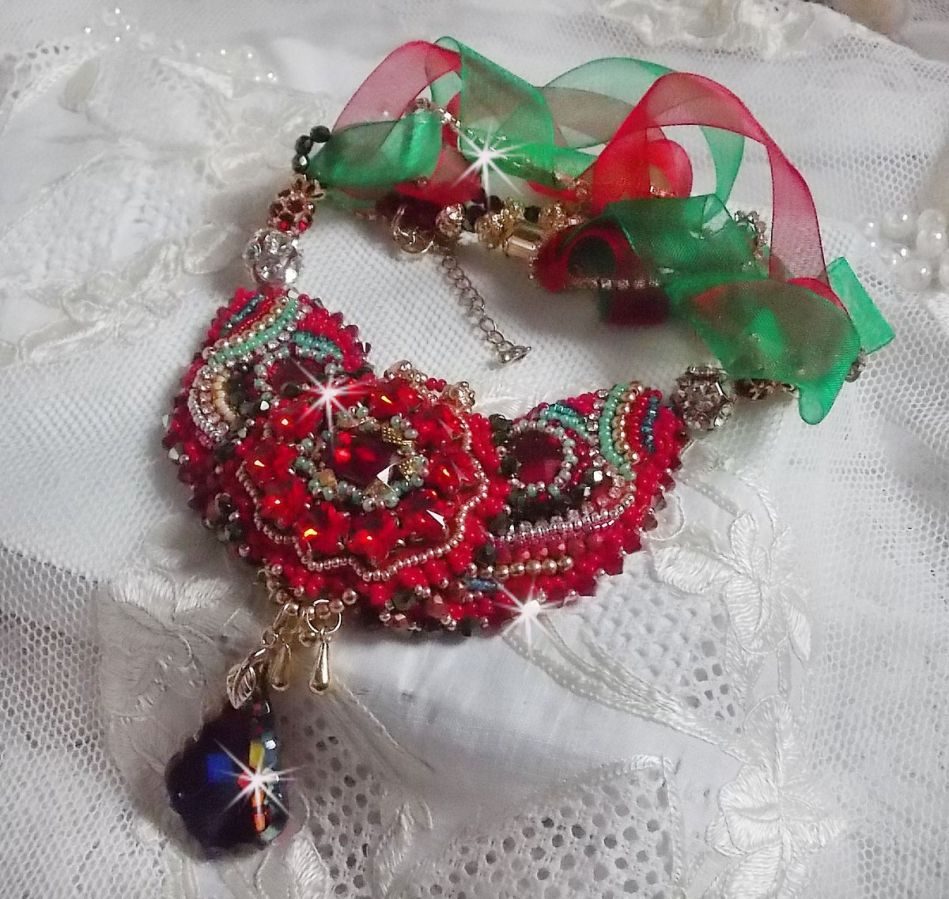Mia Haute-Couture Barok/Vintage halsketting geborduurd met Swarovski kristallen, verguld, diverse kwaliteitskralen