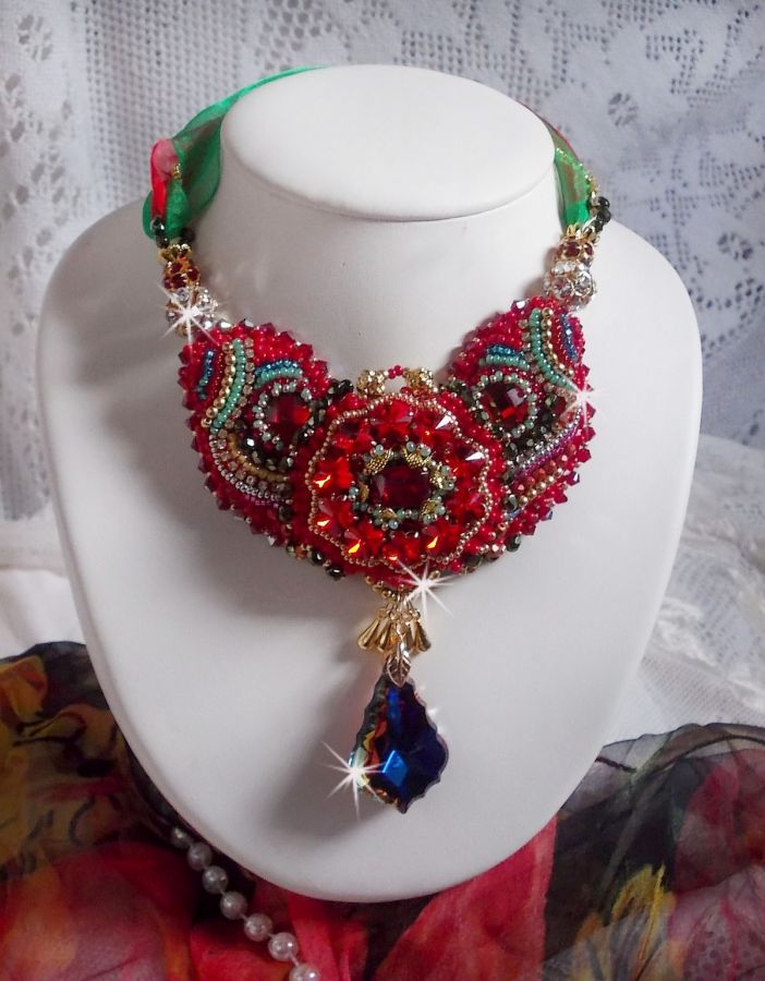 Mia Haute-Couture Barok/Vintage halsketting geborduurd met Swarovski kristallen, verguld, diverse kwaliteitskralen