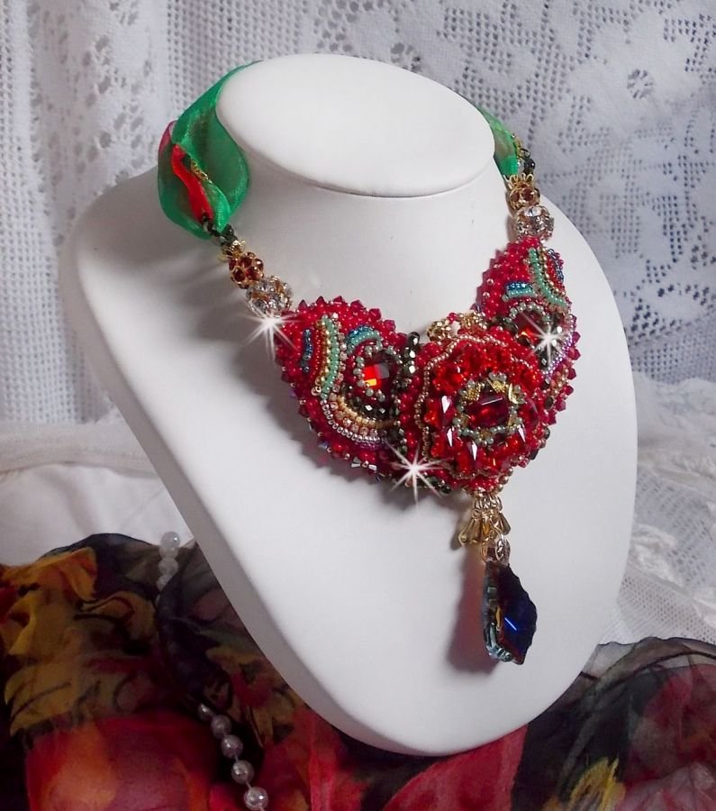 Mia Haute-Couture Barok/Vintage halsketting geborduurd met Swarovski kristallen, verguld, diverse kwaliteitskralen