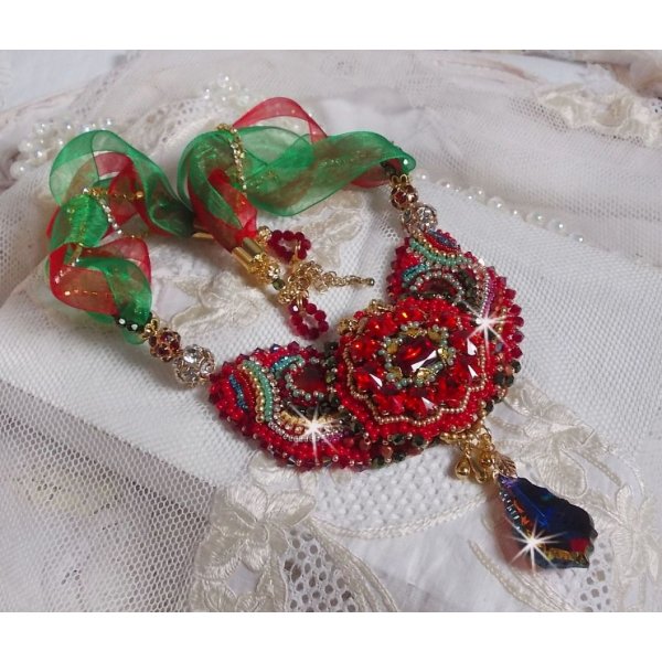 Mia Haute-Couture Barok/Vintage halsketting geborduurd met Swarovski kristallen, verguld, diverse kwaliteitskralen