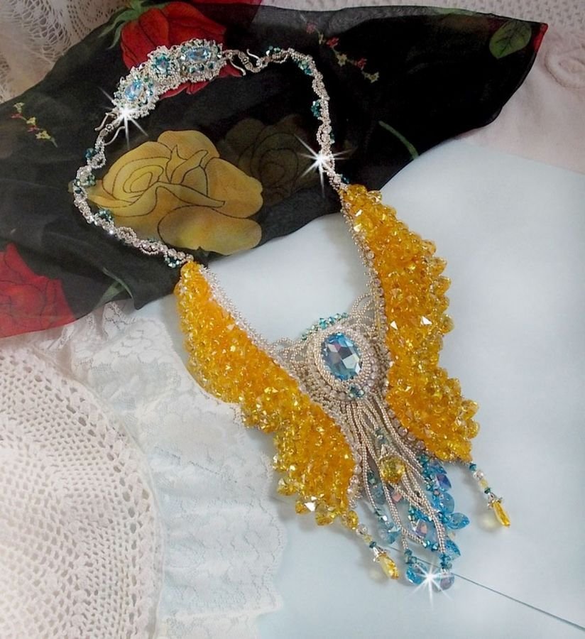 Versailles Haute-Couture vlinderketting geborduurd met Swarovski kristallen, zilveren Miyuki rocailles en 925/1000 zilveren accessoires 