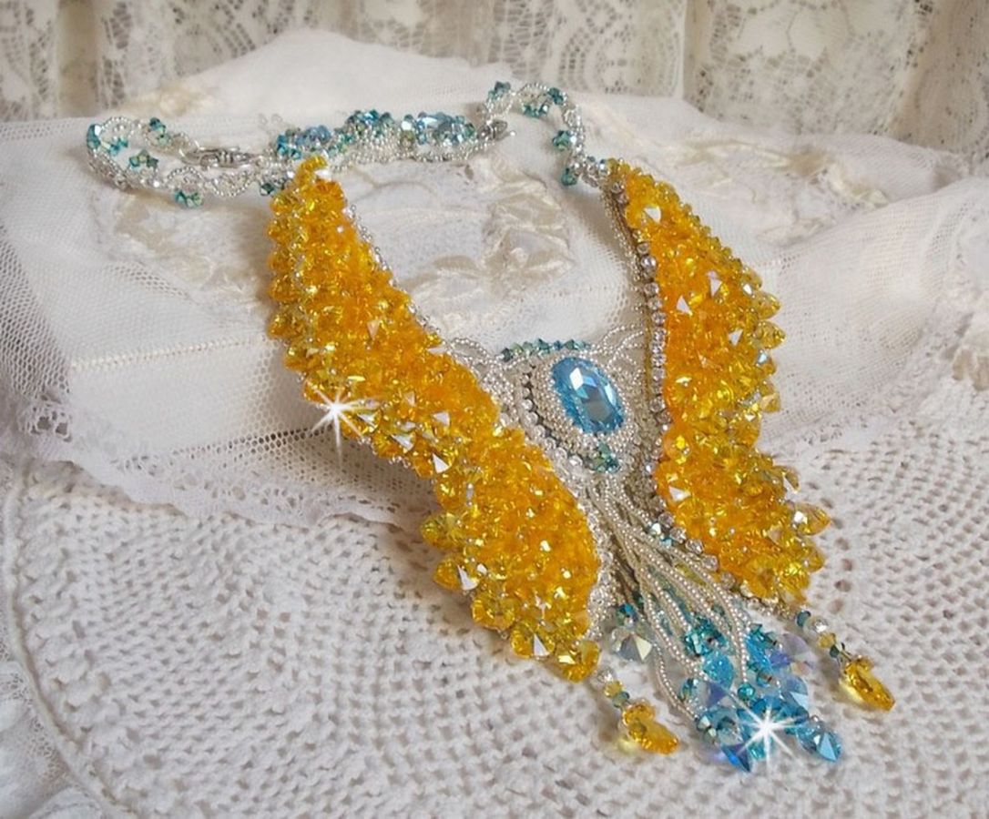 Versailles Haute-Couture vlinderketting geborduurd met Swarovski kristallen, zilveren Miyuki rocailles en 925/1000 zilveren accessoires 