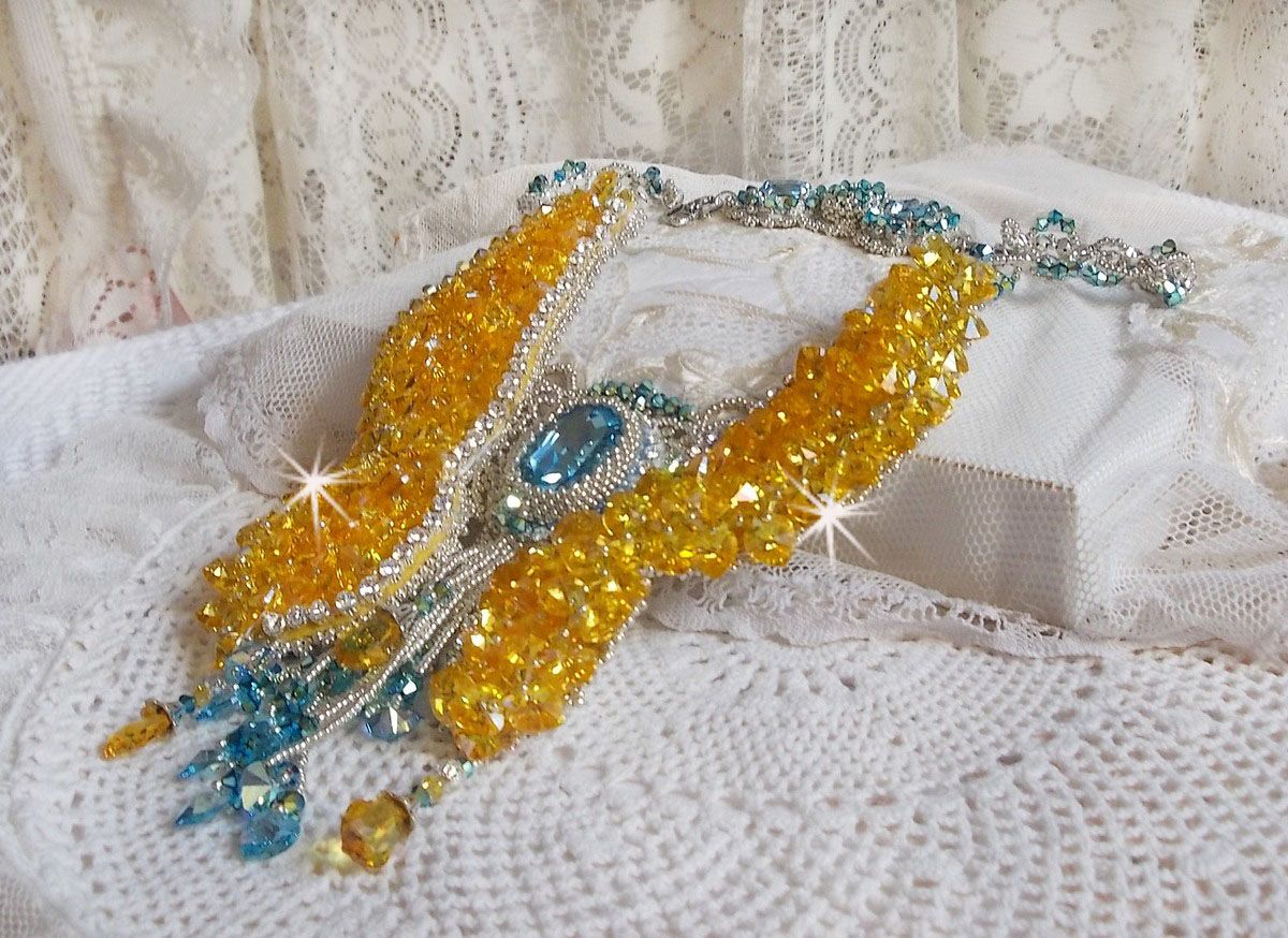 Versailles Haute-Couture vlinderketting geborduurd met Swarovski kristallen, zilveren Miyuki rocailles en 925/1000 zilveren accessoires 