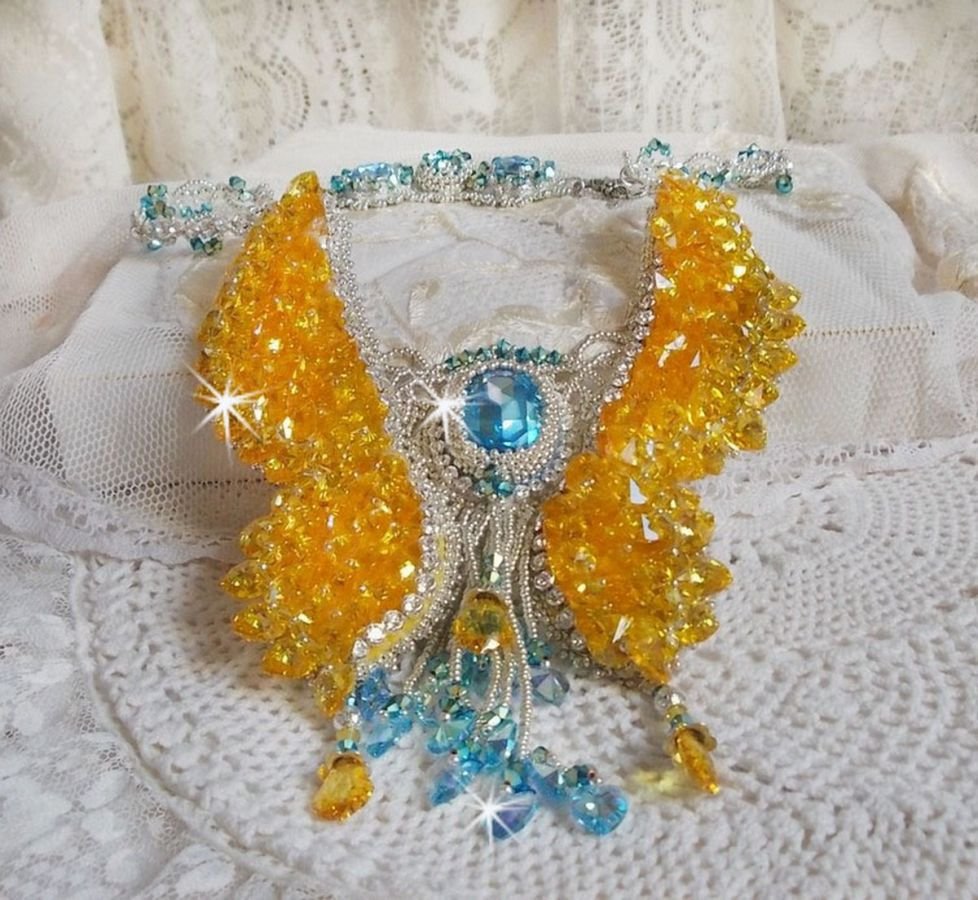 Versailles Haute-Couture vlinderketting geborduurd met Swarovski kristallen, zilveren Miyuki rocailles en 925/1000 zilveren accessoires 