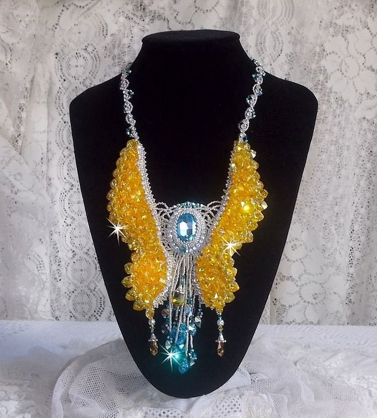Versailles Haute-Couture vlinderketting geborduurd met Swarovski kristallen, zilveren Miyuki rocailles en 925/1000 zilveren accessoires 