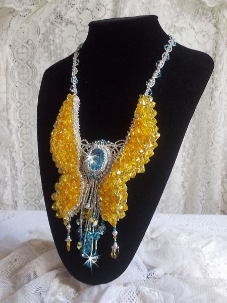 Versailles Haute-Couture vlinderketting geborduurd met Swarovski kristallen, zilveren Miyuki rocailles en 925/1000 zilveren accessoires 