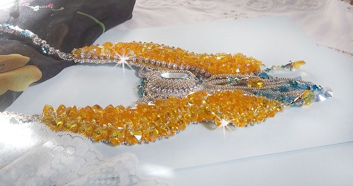 Versailles Haute-Couture vlinderketting geborduurd met Swarovski kristallen, zilveren Miyuki rocailles en 925/1000 zilveren accessoires 