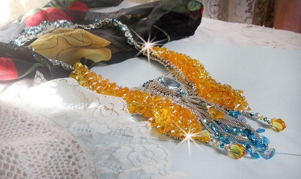 Versailles Haute-Couture vlinderketting geborduurd met Swarovski kristallen, zilveren Miyuki rocailles en 925/1000 zilveren accessoires 