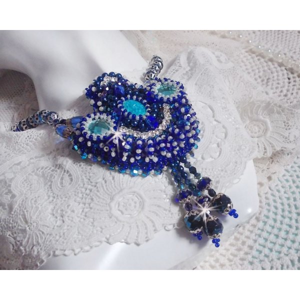 Paris Divine ketting geborduurd met Swarovski kristallen, Boheemse kristalkralen en rocailles. 