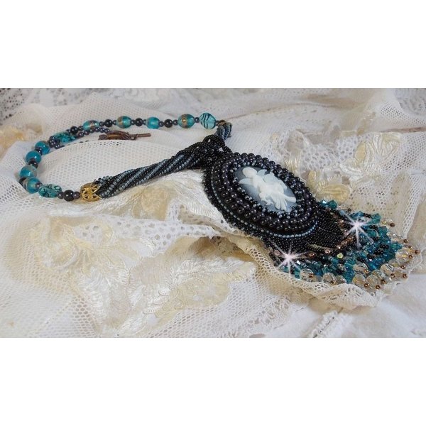 Angelot hanger ketting met acryl Angel, Swarovski kristallen tolletjes en Japanse rocailles