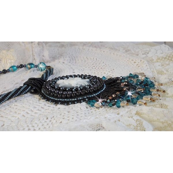 Angelot hanger ketting met acryl Angel, Swarovski kristallen tolletjes en Japanse rocailles