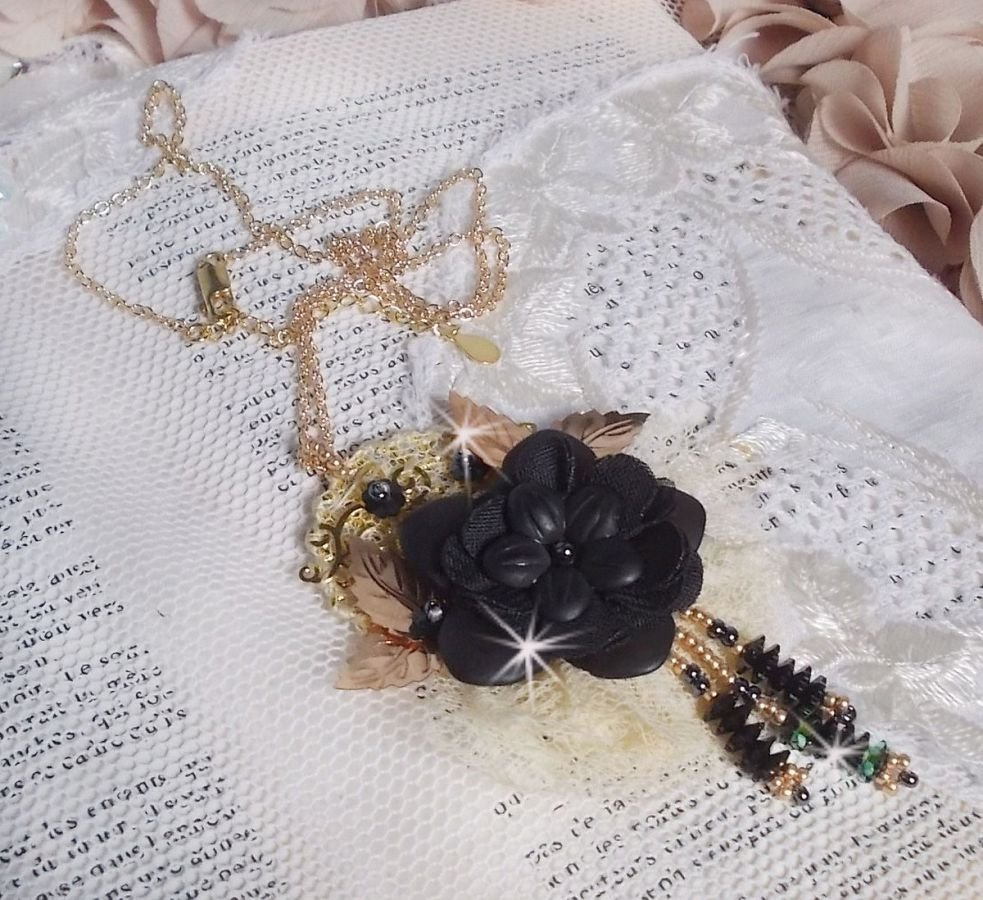 Zwarte en gouden dromenvanger hanger ketting met antiek kant en prachtige kristallen
