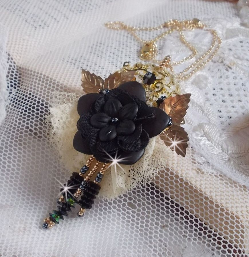 Zwarte en gouden dromenvanger hanger ketting met antiek kant en prachtige kristallen