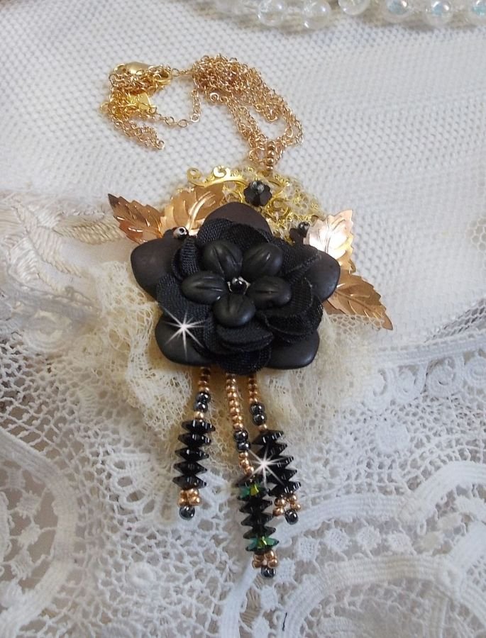 Zwarte en gouden dromenvanger hanger ketting met antiek kant en prachtige kristallen