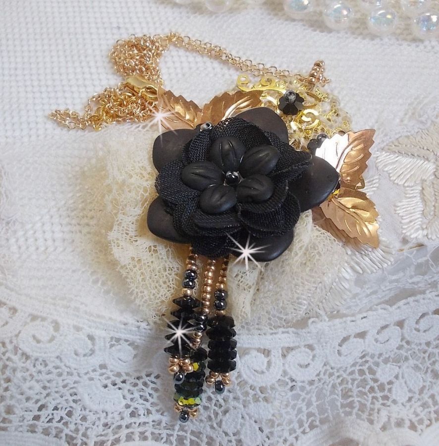 Zwarte en gouden dromenvanger hanger ketting met antiek kant en prachtige kristallen