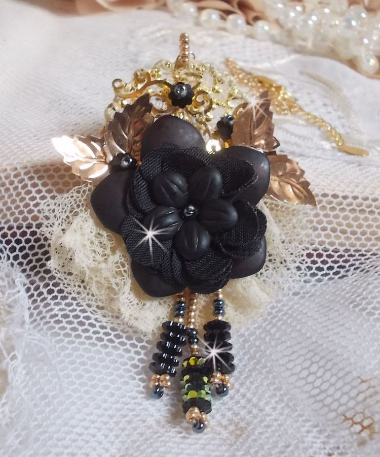 Zwarte en gouden dromenvanger hanger ketting met antiek kant en prachtige kristallen