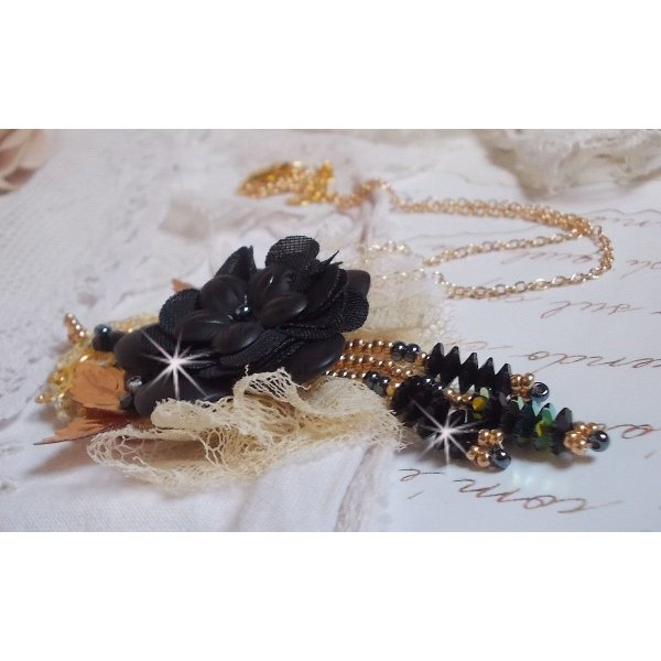 Zwarte en gouden dromenvanger hanger ketting met antiek kant en prachtige kristallen