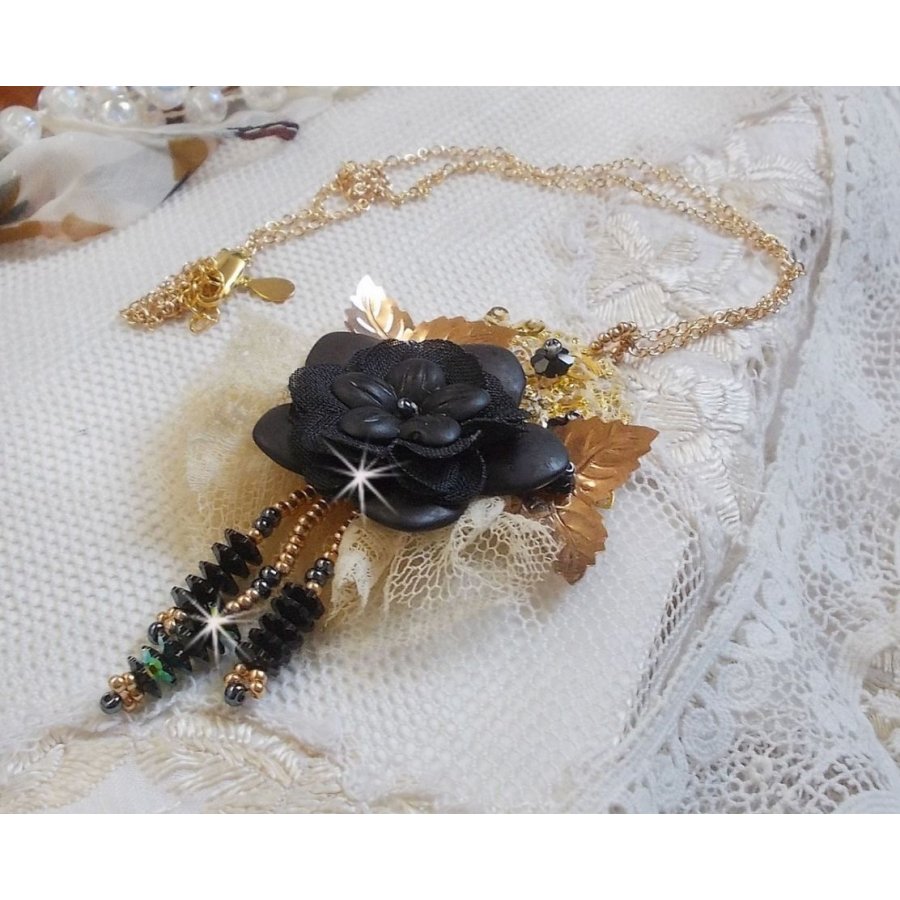 Zwarte en gouden dromenvanger hanger ketting met antiek kant en prachtige kristallen