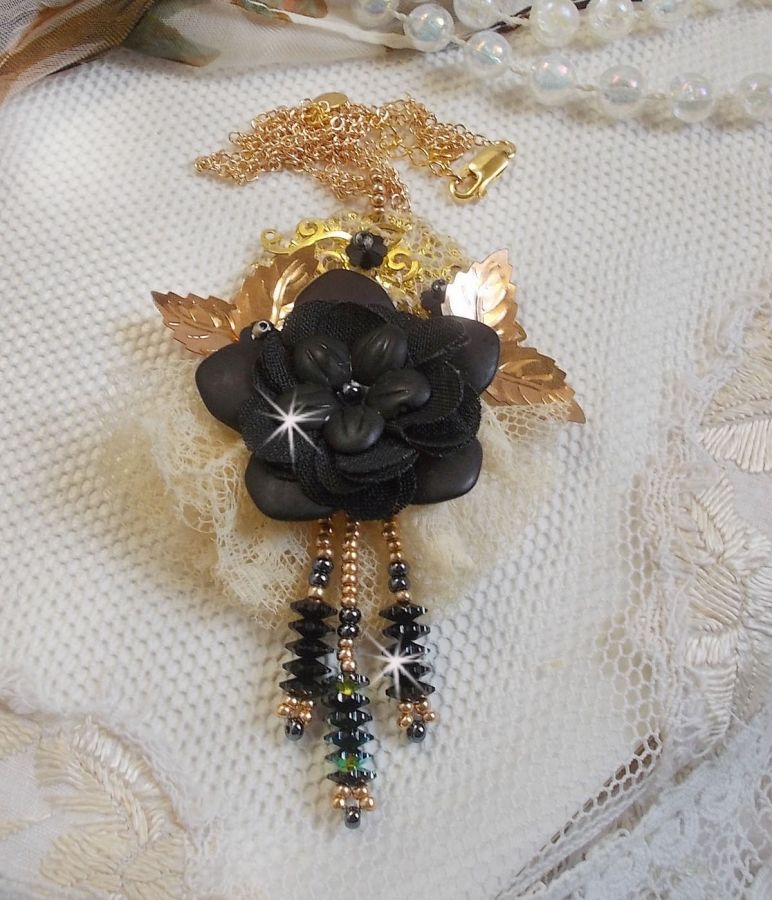 Zwarte en gouden dromenvanger hanger ketting met antiek kant en prachtige kristallen