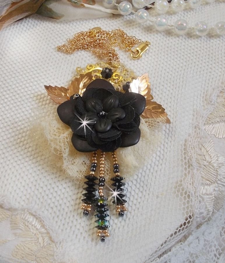 Zwarte en gouden dromenvanger hanger ketting met antiek kant en prachtige kristallen