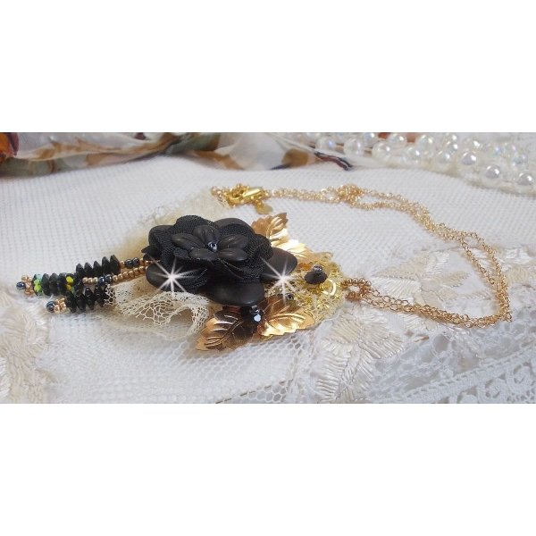 Zwarte en gouden dromenvanger hanger ketting met antiek kant en prachtige kristallen