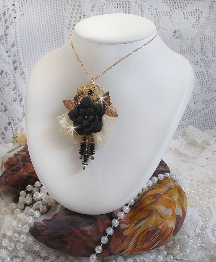 Zwarte en gouden dromenvanger hanger ketting met antiek kant en prachtige kristallen
