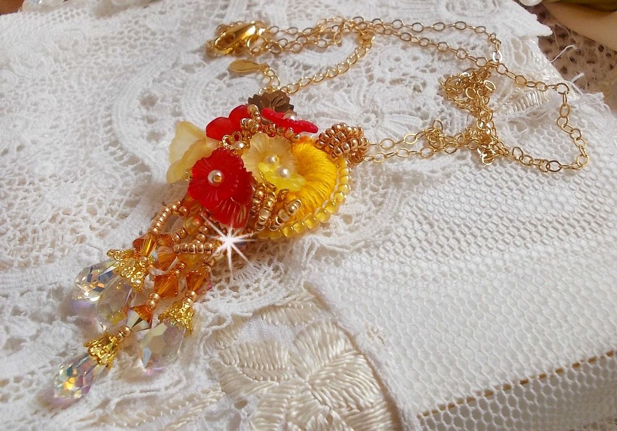 Gouden knop hanger ketting met verschillende kwaliteit kristallen en parels