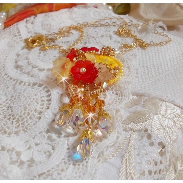 Gouden knop hanger ketting met verschillende kwaliteit kristallen en parels