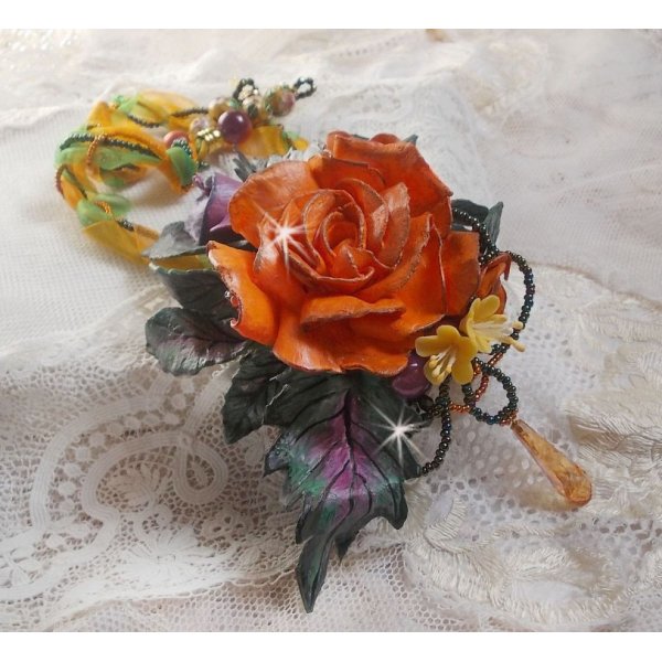 Douceur de Printemps hanger ketting gemaakt in koud porselein en diverse parels