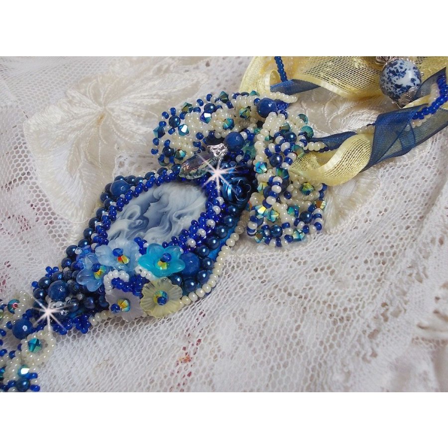 Haute-Couture Blue Palace hanger ketting met gekleurde rocailles en Swarovski kristallen