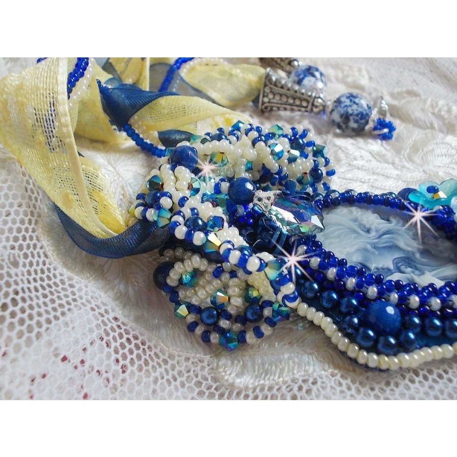 Haute-Couture Blue Palace hanger ketting met gekleurde rocailles en Swarovski kristallen