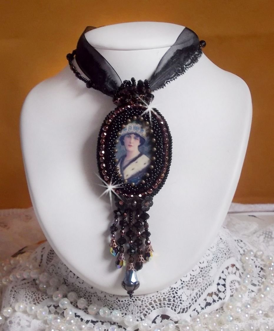 Midnight Daisy hanger ketting met zwarte parels en Swarovski kristallen
