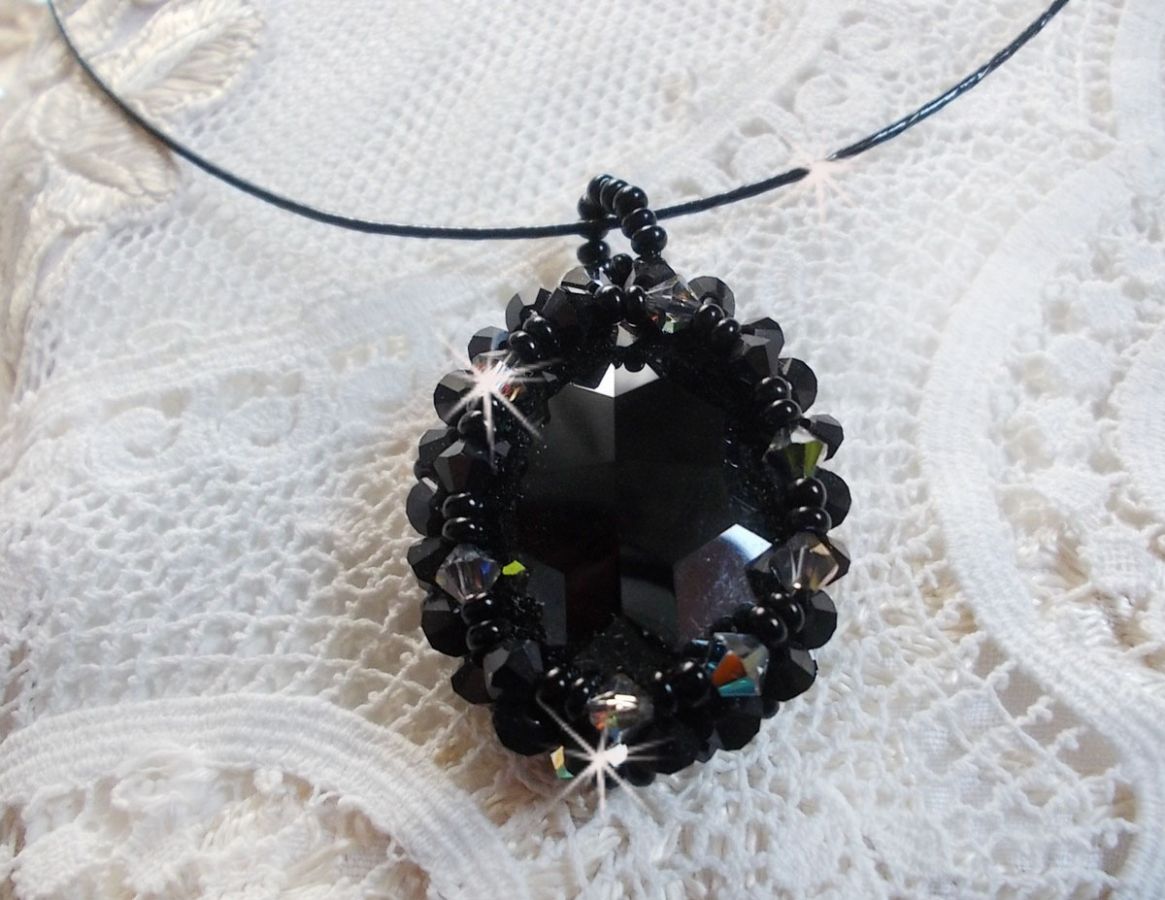 Mirano hanger ketting met Swarovski kristallen en zwarte rocailles