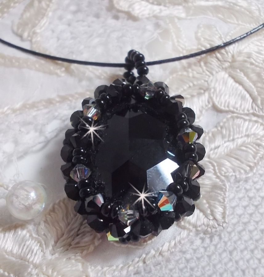 Mirano hanger ketting met Swarovski kristallen en zwarte rocailles