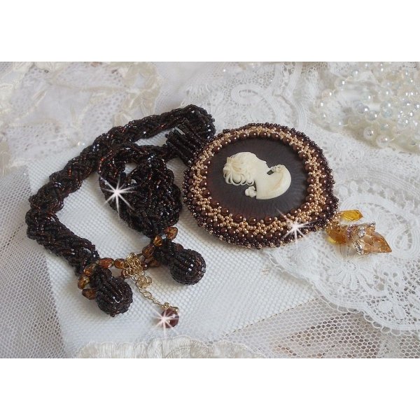 Collier pendentif Souvenir Eternel cr&eacute;e avec des perles de qualit&eacute;