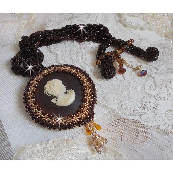 Collier pendentif Souvenir Eternel cr&eacute;e avec des perles de qualit&eacute;