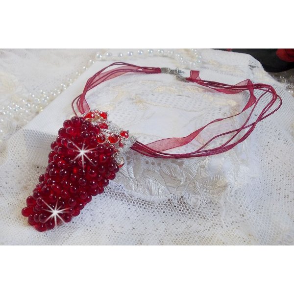 Tendre Rouge hanger ketting met rode glazen druppels, ronde facet kralen en parelmoer kralen